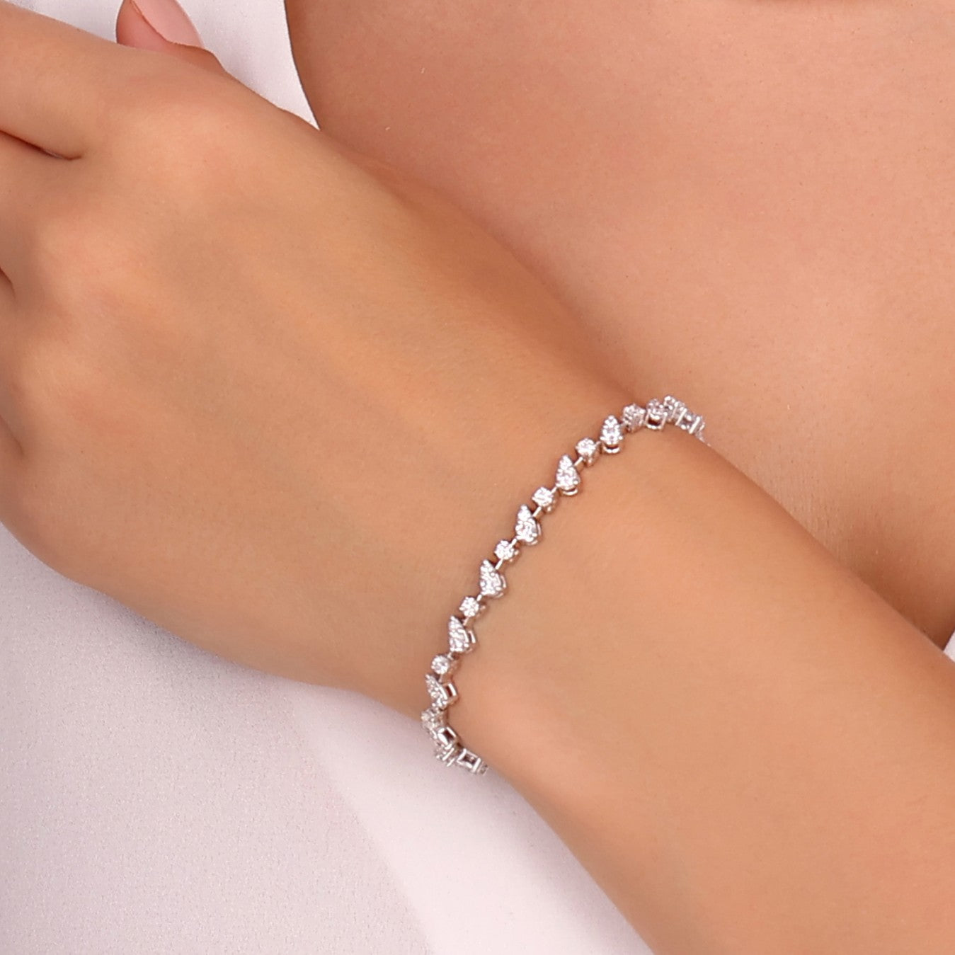 3.15 CTW Diamond Londia Lumis Design Bridal Bracelet 14k Fine Gold