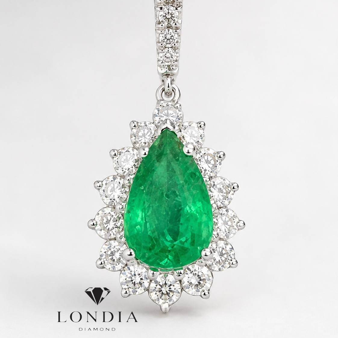 4.70 Carat Natural Emerald and Diamond Design Charm Necklace